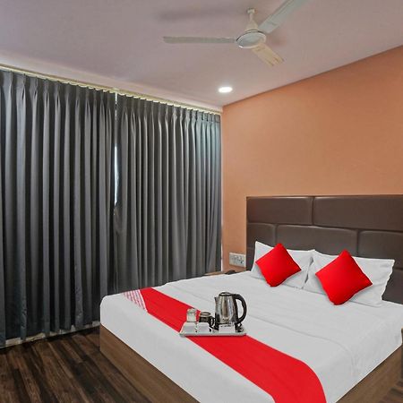Hotel O Infinity Surat Zewnętrze zdjęcie