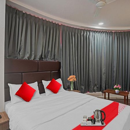 Hotel O Infinity Surat Zewnętrze zdjęcie