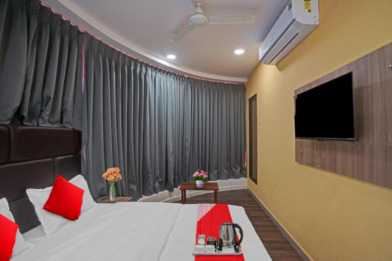 Hotel O Infinity Surat Zewnętrze zdjęcie