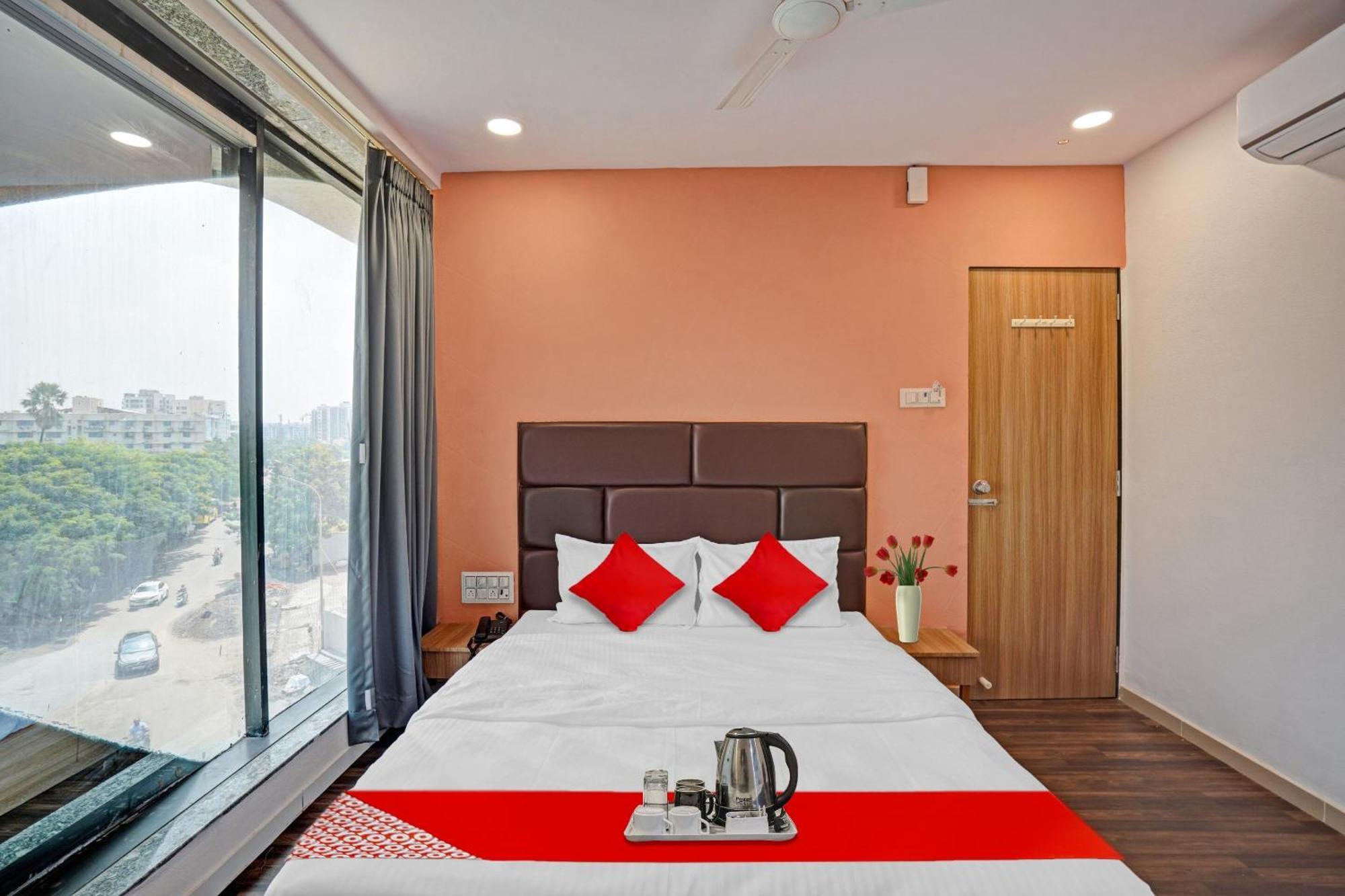 Hotel O Infinity Surat Zewnętrze zdjęcie