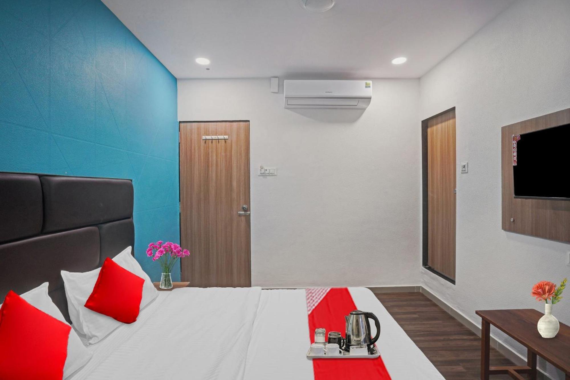 Hotel O Infinity Surat Zewnętrze zdjęcie