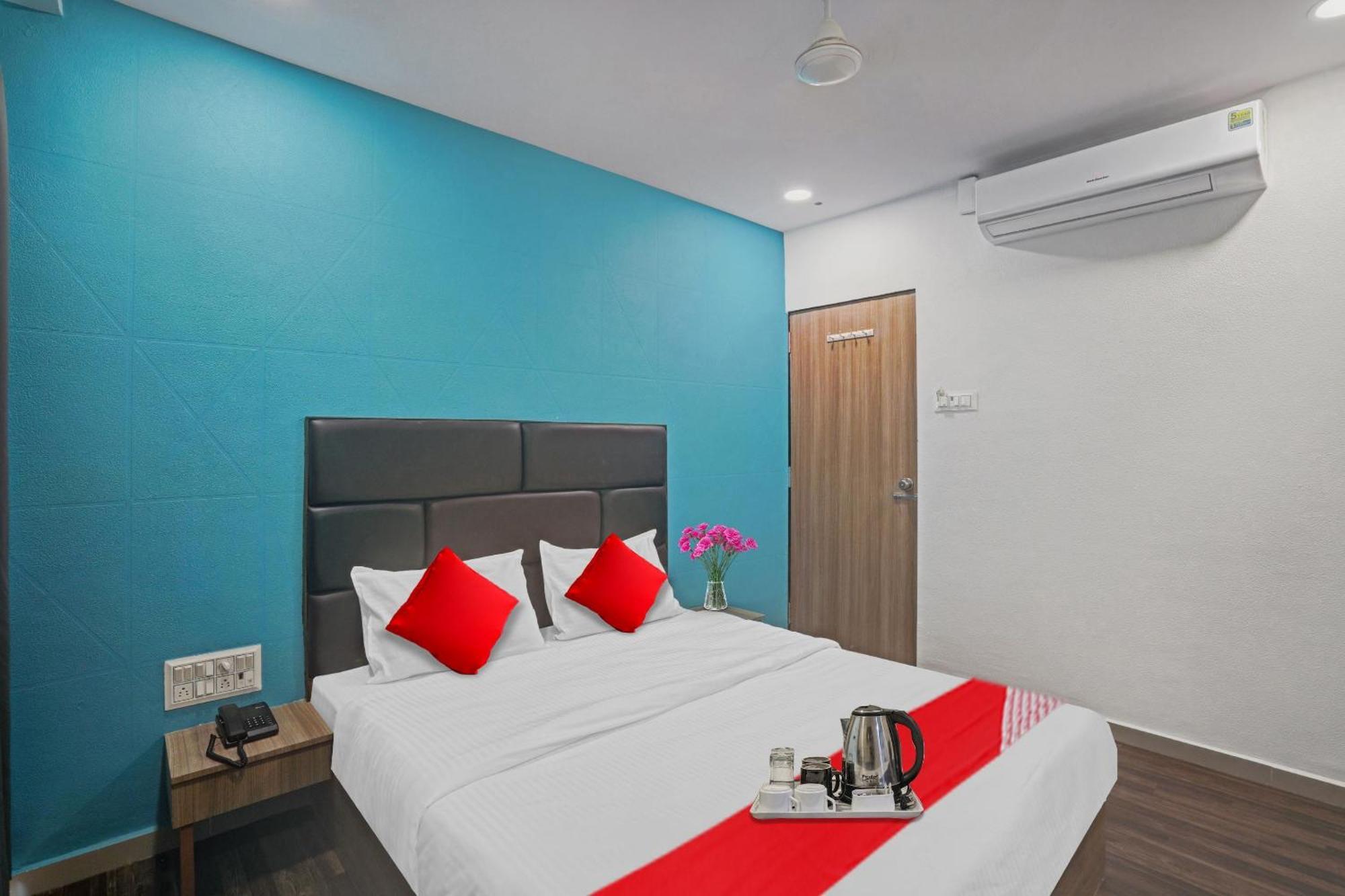 Hotel O Infinity Surat Zewnętrze zdjęcie