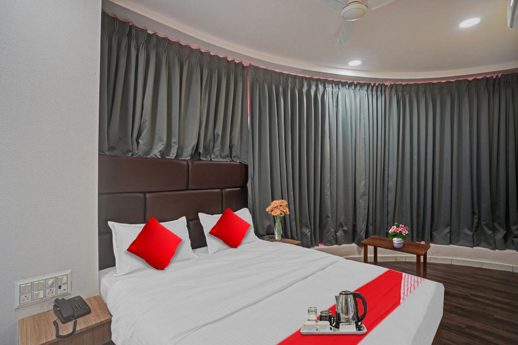Hotel O Infinity Surat Zewnętrze zdjęcie