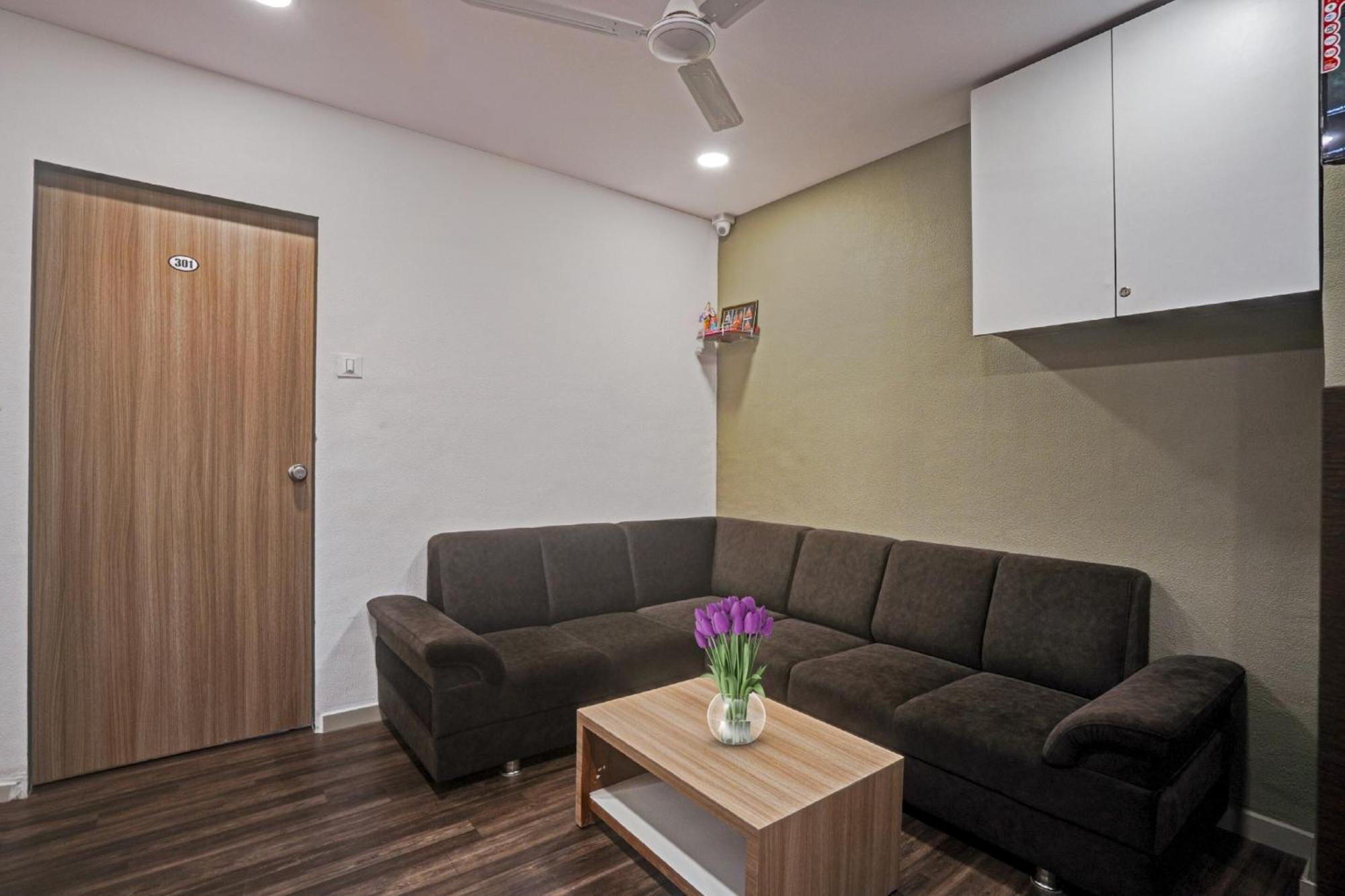 Hotel O Infinity Surat Zewnętrze zdjęcie
