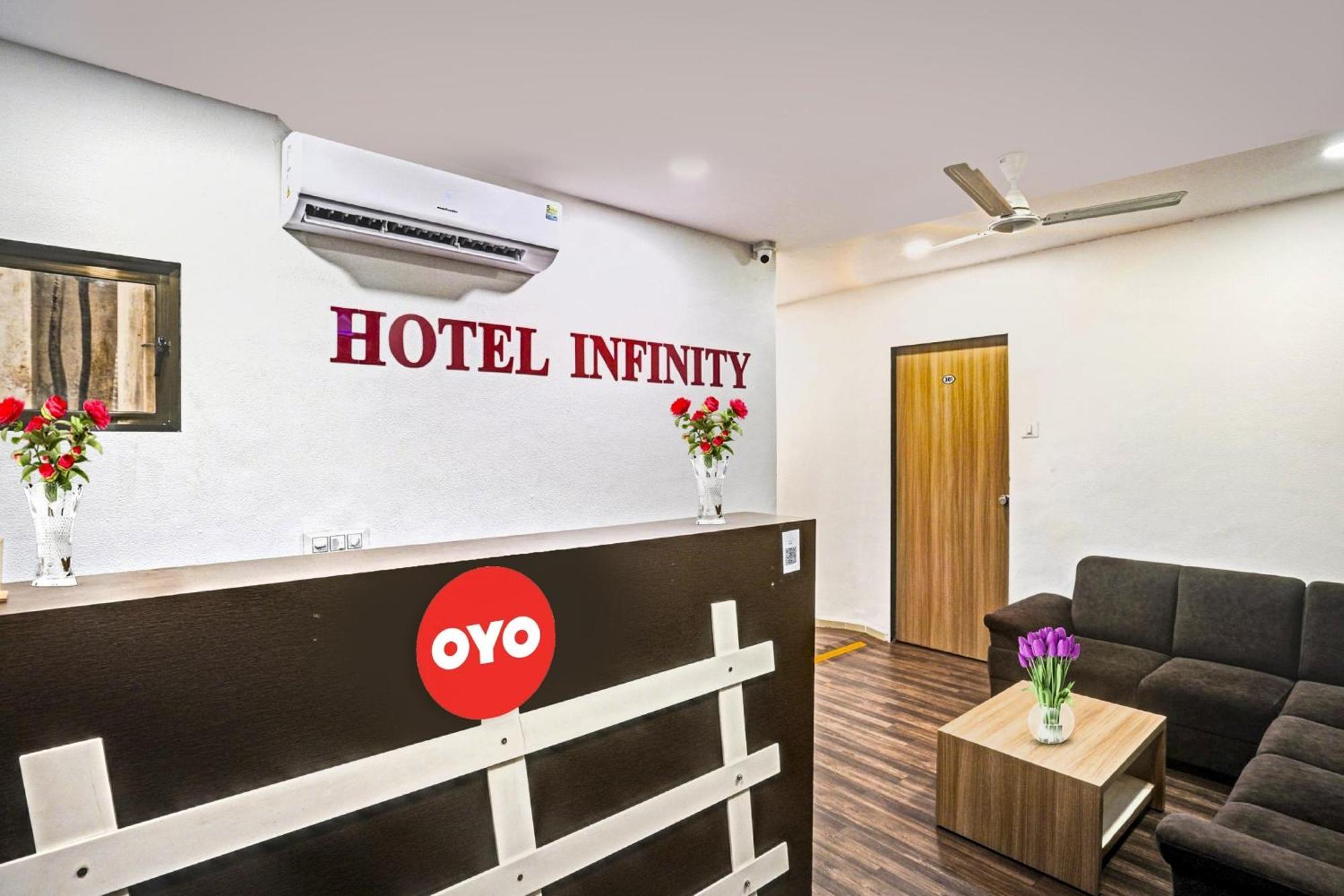 Hotel O Infinity Surat Zewnętrze zdjęcie