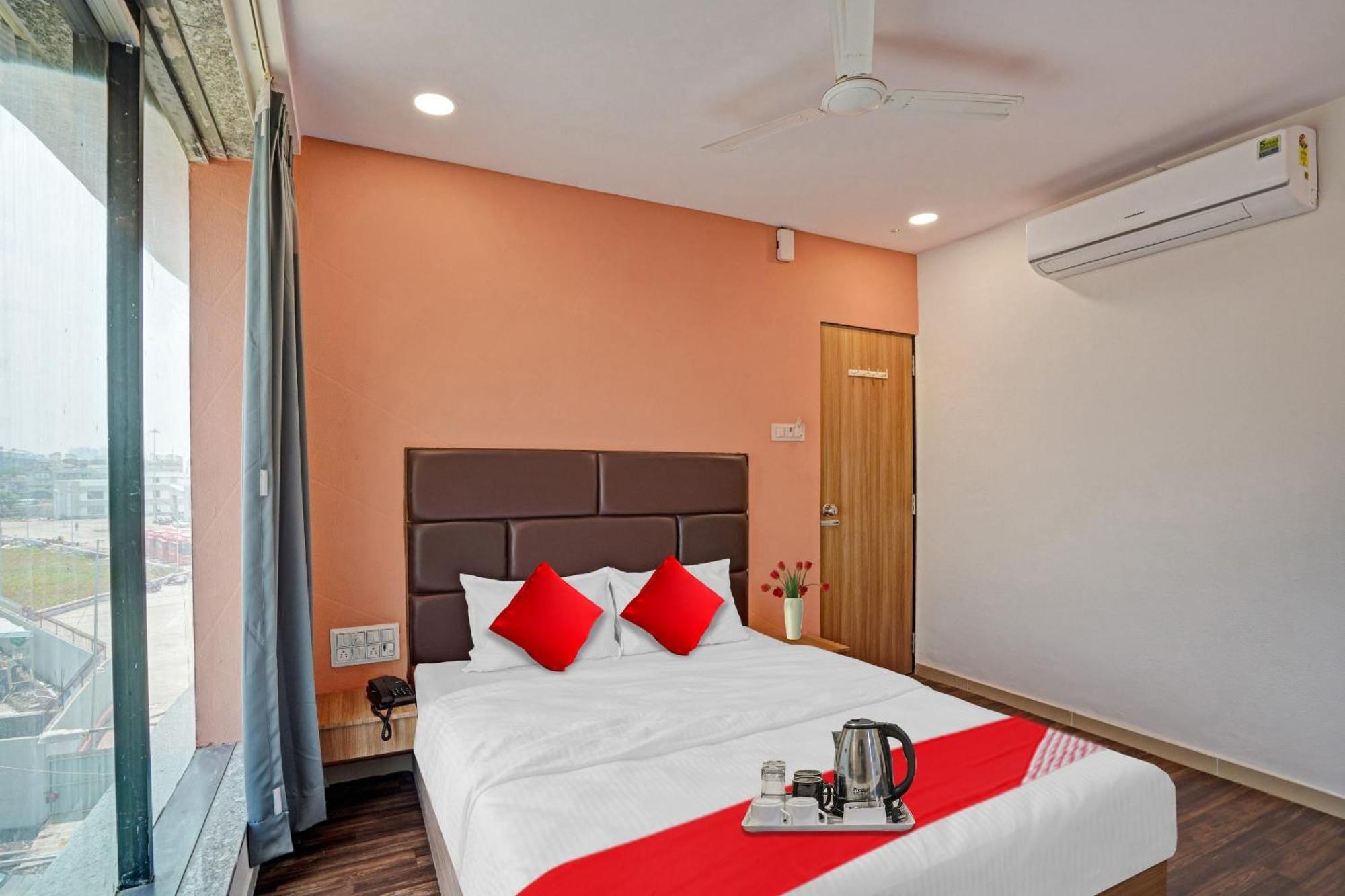 Hotel O Infinity Surat Zewnętrze zdjęcie