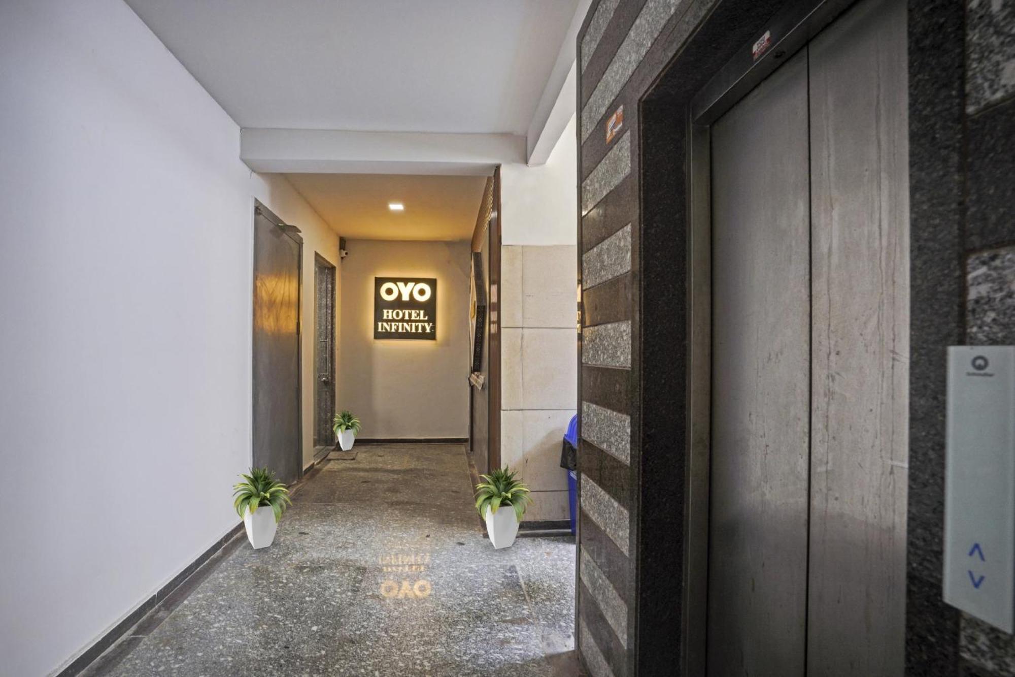 Hotel O Infinity Surat Zewnętrze zdjęcie